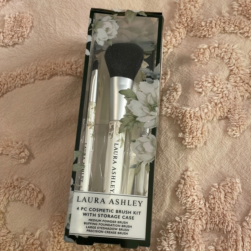 Laura Ashley 4 Pc Cosmetic Brush Kit & Storage Case